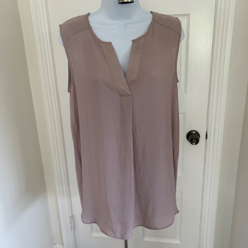 Size 6 H&M Neutral Colored Sleeveless Blouse